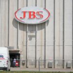 Workers plan to halt strike at major US meatpacking plant and resume negotiations