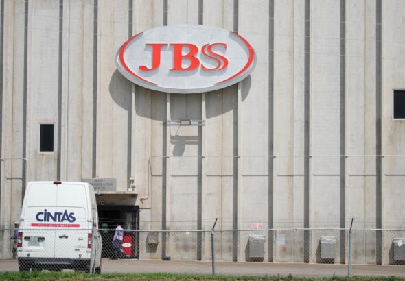 Workers plan to halt strike at major US meatpacking plant and resume negotiations