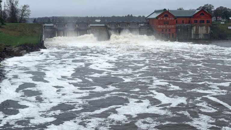 Severe storms continue to produce heavy rain, lightning and flooding across parts of US