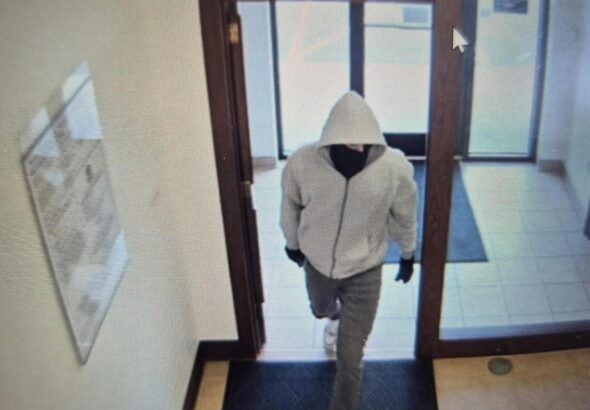 2 bank employees fatally shot in a bank robbery in Kentucky