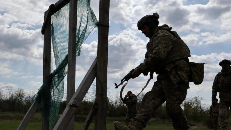 Supporters of bill to aid Ukraine and sanction Russia hit number to force House vote