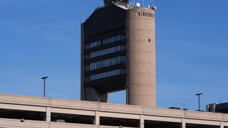 FAA investigates incident that forced Delta flight to abort landing