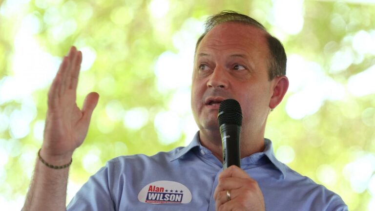South Carolina voters will choose between two Trump-backed governor candidates in Republican runoff