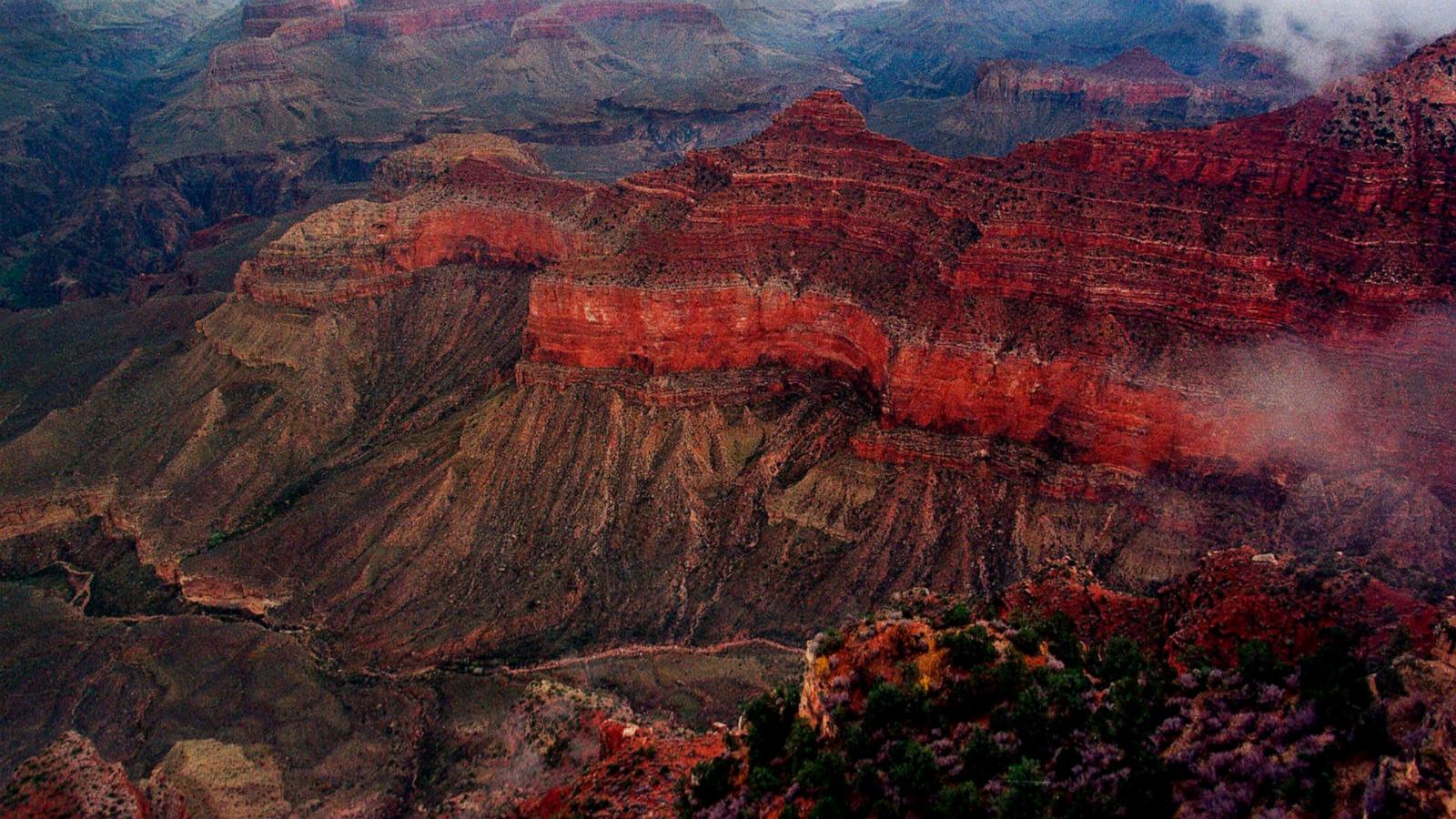 3 hikers die of suspected heat-related illness during rising temperatures at Grand Canyon