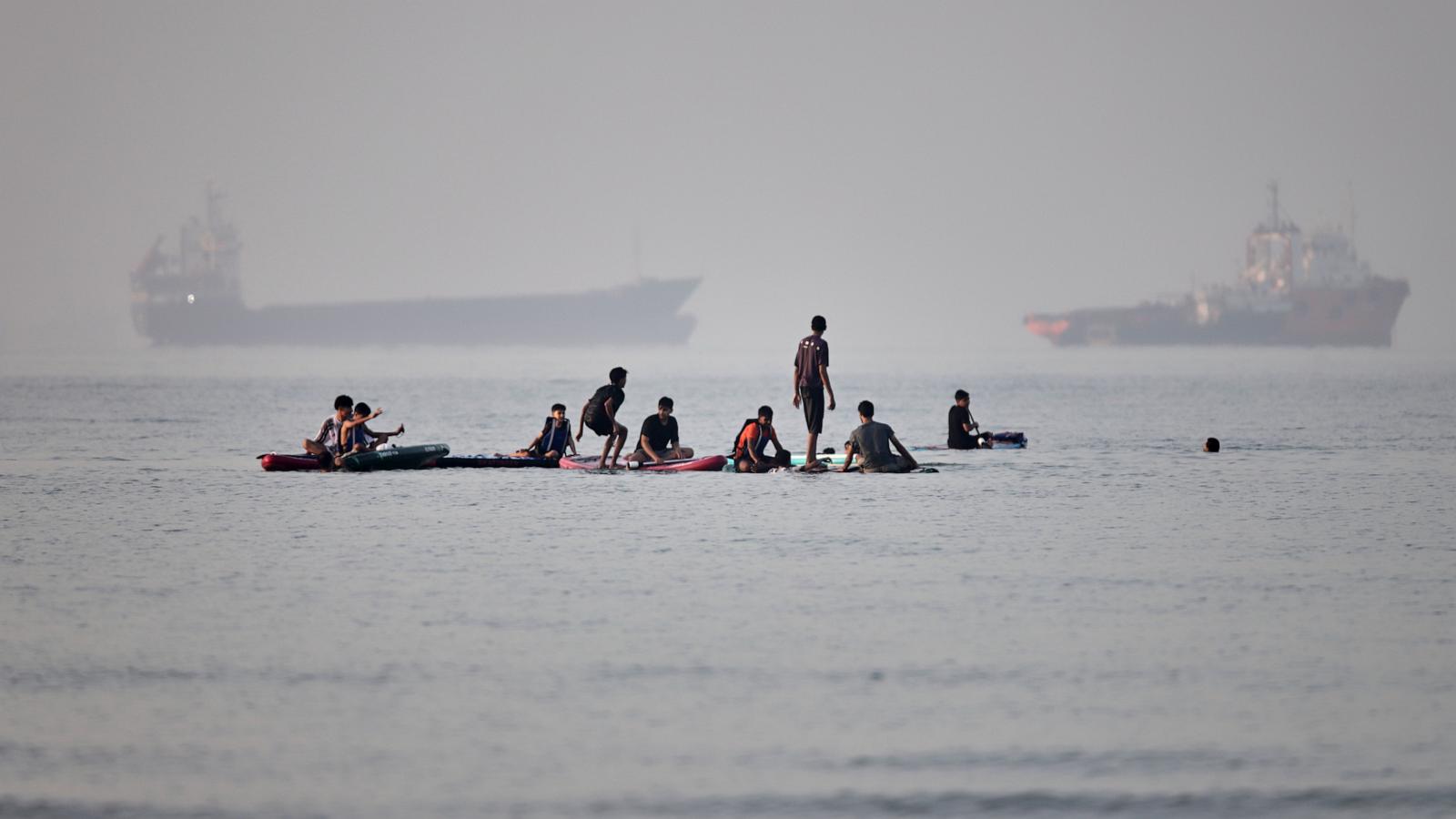 A new exchange of fire with Iran in the Gulf tests the fragile ceasefire