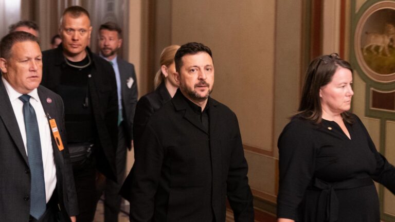 Senate takes first steps on Russian sanctions after meeting with Zelenskyy