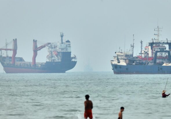 Oil prices ease after US and Iran pause their attacks