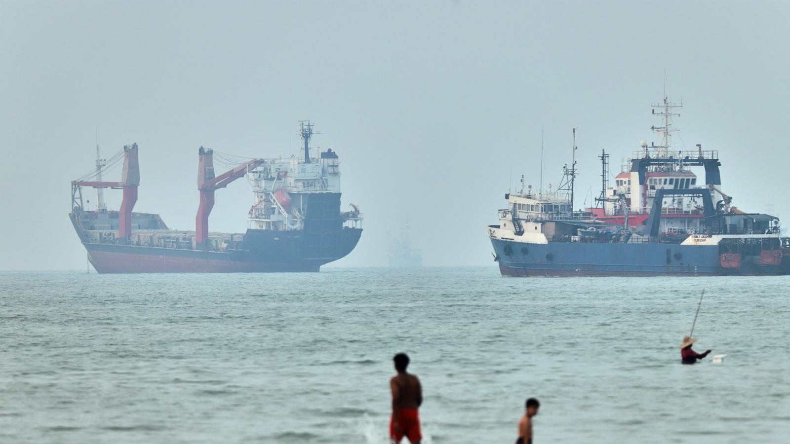 Oil prices ease after US and Iran pause their attacks