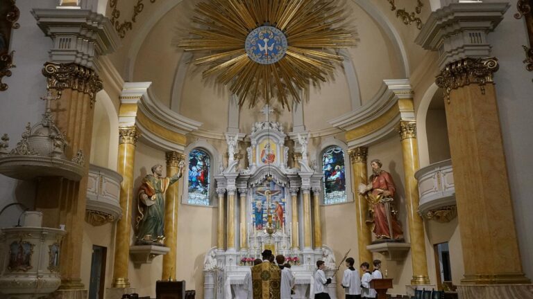 Latin Mass, but faithful to the pope: A Minnesota church shows a different way during schism crisis