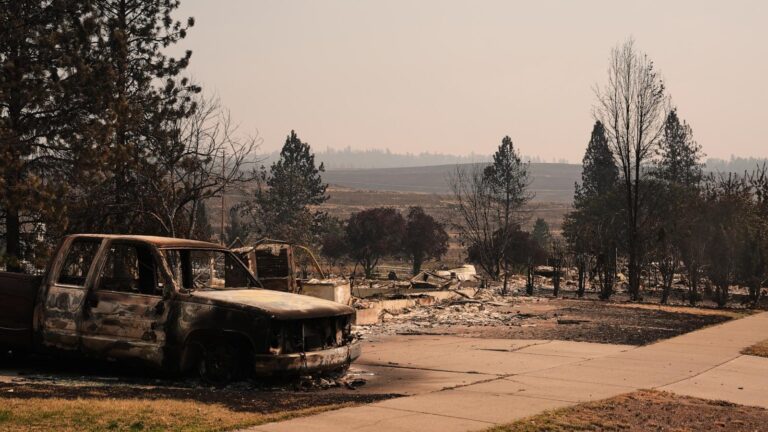 Firefighters get a handle on Spokane wildfires as tens of thousands remain evacuated