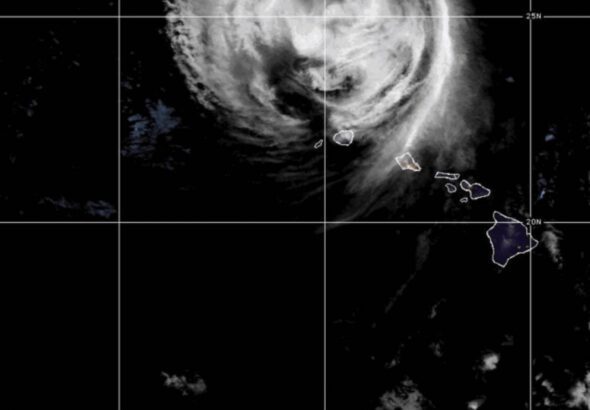 Hawaii's western islands hit by fierce winds and heavy rain from Hurricane Lowell
