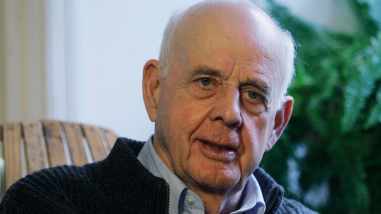 Wendell Berry, Kentucky-born author who advocated a simpler life, has died at 92
