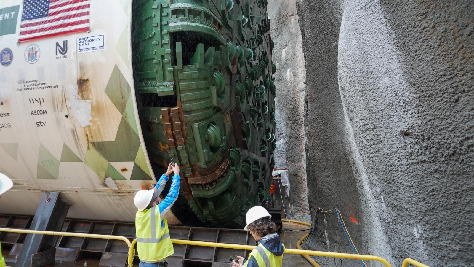 Drill to dig Hudson River tunnel connecting New York and New Jersey