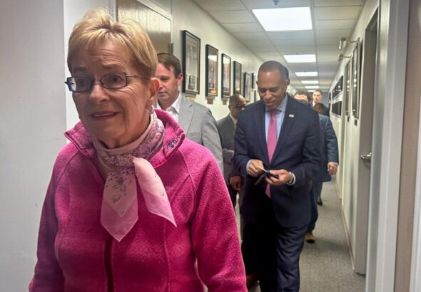Jeffries likes Democrats' chances in race for the House as he campaigns in Ohio