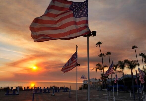 Hot weather and winds raise California wildfire threat as power shutoffs start